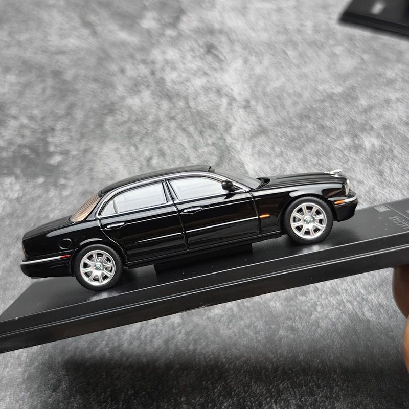 AR BOX Diecast 1:64 Scale XJ6  - Die Cast Car 1 64 บทวิจารณ์และราคา